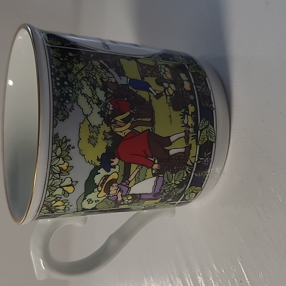 Royal worcester The Montbs of the year cup England 1992 - Picture 1 of 6